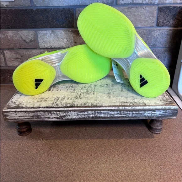 adidas Avacourt 2 Neon Lime athletic Tennis Shoes- NWT - women size 6- no box - Picture 4 of 5